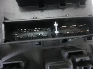Foto de CAJA RELES / FUSIBLES OPEL VECTRA C BERLINA referencia 13205776 foto 12