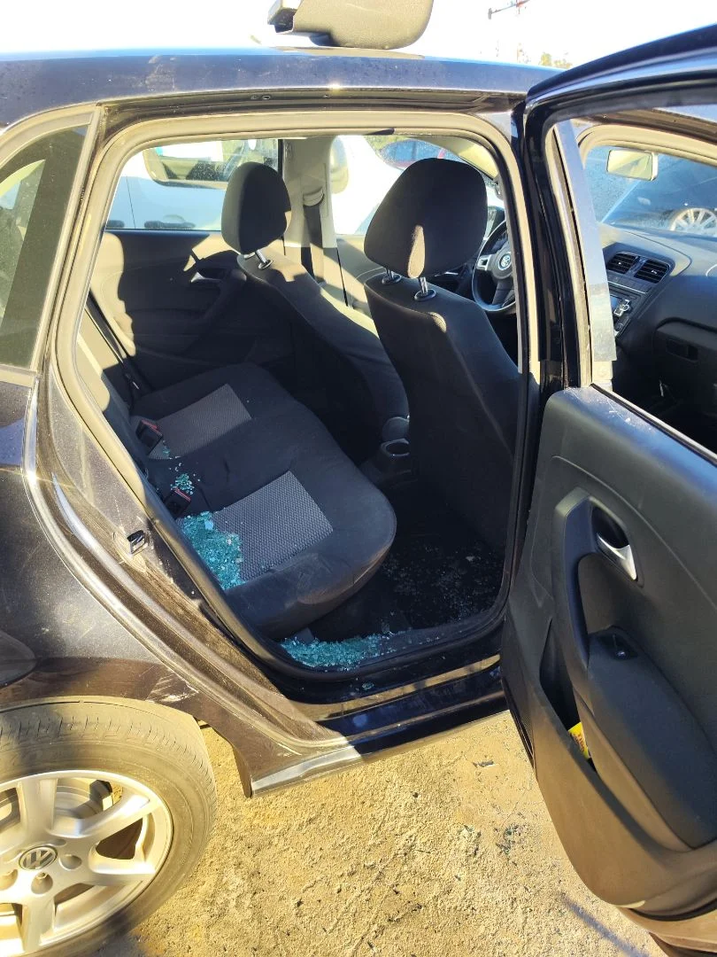 Foto de GOMAS CONTORNO PUERTA VOLKSWAGEN POLO V (6R1) 1.2 (60 CV / 44 KW)