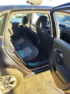Foto de GOMAS CONTORNO PUERTA VOLKSWAGEN POLO V (6R1) 1.2  (60 CV / 44 KW)