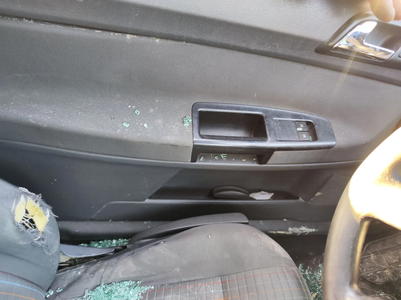 Foto de GUARNECIDO PUERTA DELANTERA IZQUIERDA VOLKSWAGEN POLO IV (9N3) 1.9 TDI (101 CV / 74 KW)