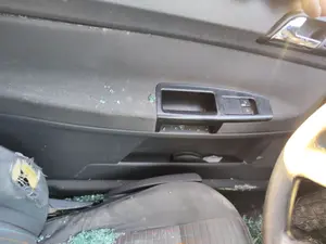 Foto de GUARNECIDO PUERTA DELANTERA IZQUIERDA VOLKSWAGEN POLO IV (9N3) 1.9 TDI (101 CV / 74 KW)