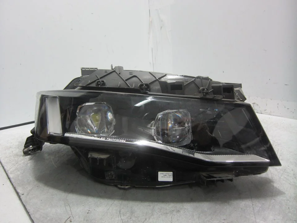 Foto de FARO DERECHO PEUGEOT 508 Híbrido 265 kW (1.6 Ltr. - 147 kW) (360 CV / 265 KW) referencia 9839014080