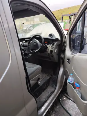 Foto de GOMAS CONTORNO PUERTA OPEL VIVARO FURGÓN/COMBI 2.0 16V CDTI (114 CV / 84 KW)