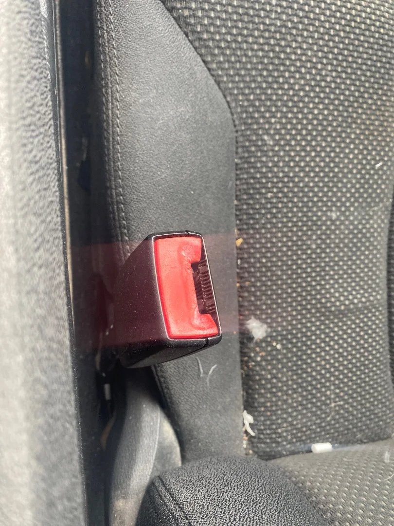 Foto de ENGANCHE CINTURON DELANTERO DERECHO VOLKSWAGEN PASSAT BERLINA (3C2) 2.0 TDI (140 CV / 103 KW)