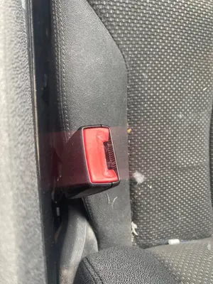 Foto de ENGANCHE CINTURON DELANTERO DERECHO VOLKSWAGEN PASSAT BERLINA (3C2) 2.0 TDI (140 CV / 103 KW)