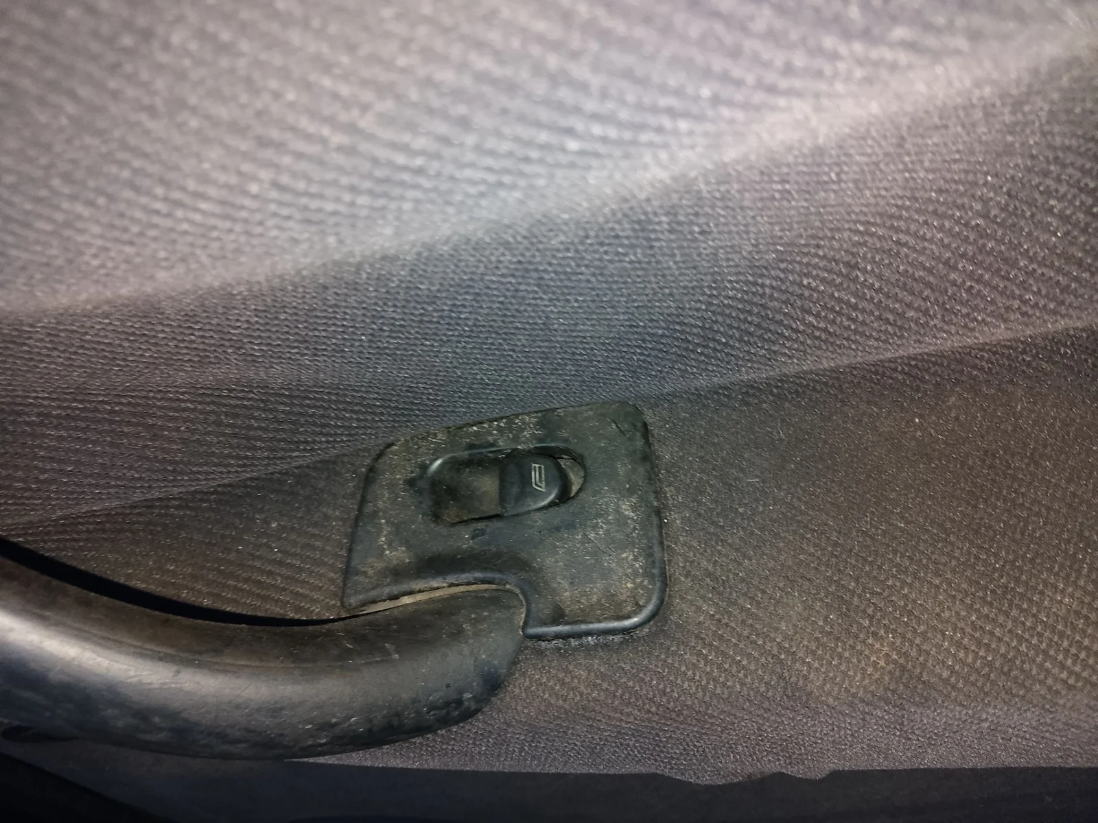 Foto de MANDO ELEVALUNAS TRASERO DERECHO ALFA ROMEO 147 (190) 1.9 JTD CAT (110 CV / 81 KW)