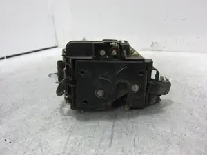 Foto de CERRADURA PUERTA TRASERA IZQUIERDA SEAT CORDOBA BERLINA (6K2) 1.9 SDI (68 CV / 50 KW) referencia 6K4839015G
