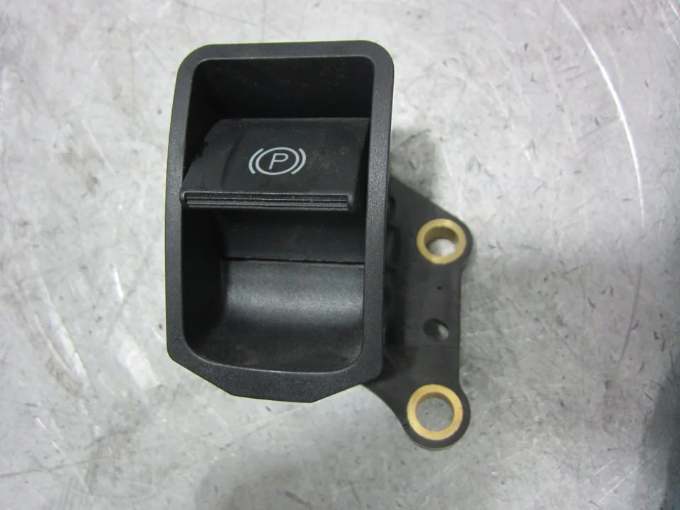Foto de FRENO DE MANO ELECTRICO TOYOTA AVENSIS CROSS SPORT (T27) 1.8 16V CAT (147 CV / 108 KW) referencia 8439005030