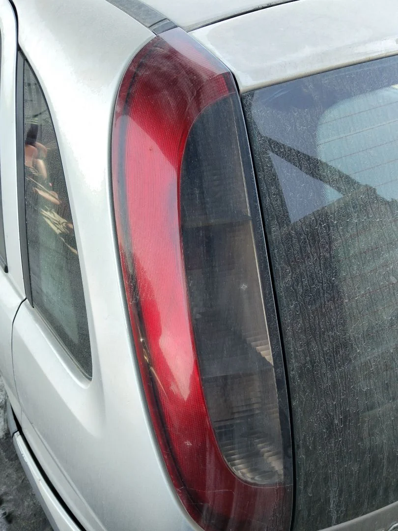 Foto de PILOTO TRASERO IZQUIERDO OPEL CORSA C 1.2 16V CAT (Z 12 XE / LW4) (75 CV / 55 KW)