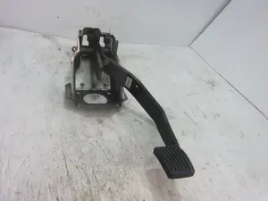 Foto de PEDAL FRENO MITSUBISHI L200 (K70) 2.5 Turbodiesel (99 CV / 73 KW) referencia MR133152
