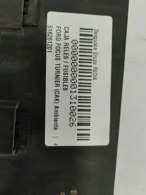 Foto de CAJA RELES / FUSIBLES FORD FOCUS FAMILIAR (CAK) 1.6 16V CAT (101 CV / 74 KW) referencia 518261201 foto 6