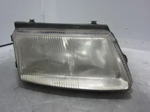 Foto de FARO DERECHO VOLKSWAGEN PASSAT BERLINA (3B2) 1.9 TDI (116 CV / 85 KW) referencia 4411125R