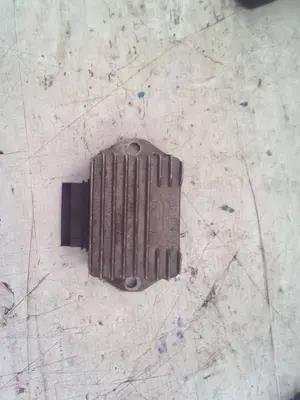 Foto de REGULADOR DE CORRIENTE PIAGGIO (VESPA) ZIP