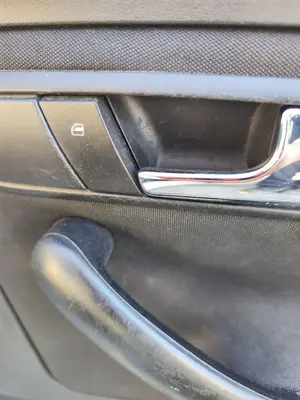 Foto de MANDO ELEVALUNAS DELANTERO DERECHO SEAT CORDOBA BERLINA (6L2) 1.9 TDI (131 CV / 96 KW)