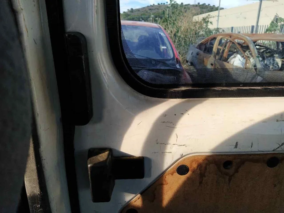 Foto de MANETA INTERIOR TRASERA DERECHA FORD TRANSIT COMBI (FY) 2.0 TD CAT (75 CV / 55 KW)