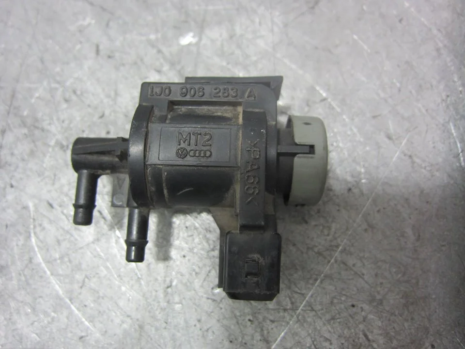 Foto de VALVULA AIRE ADICIONAL AUDI A4 AVANT (8E) referencia 1J0906283A