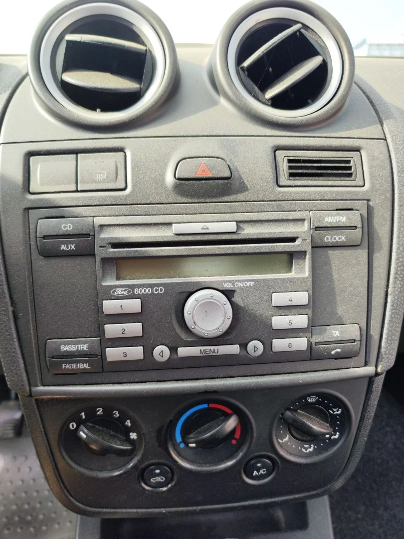 Foto de SISTEMA AUDIO / RADIO CD FORD FIESTA (CBK) 1.4 TDCi CAT (68 CV / 50 KW)