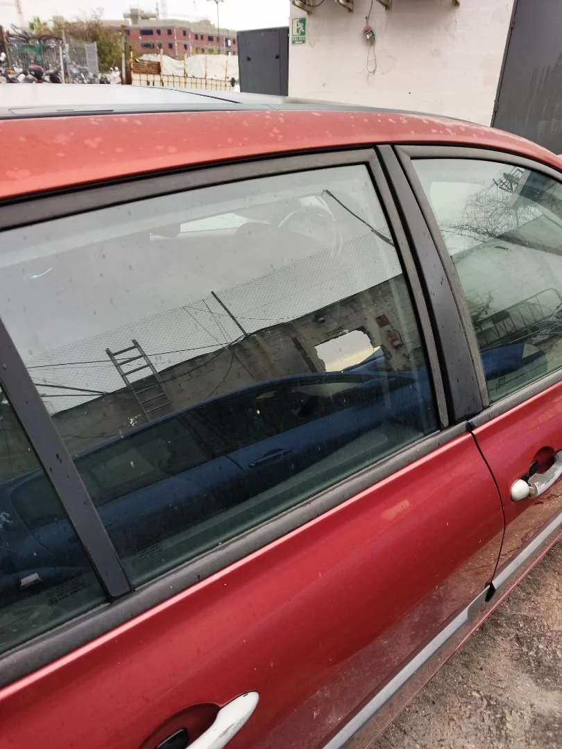 Foto de LUNA TRASERA DERECHA RENAULT MEGANE II BERLINA 5P 1.5 dCi Diesel (106 CV / 78 KW)