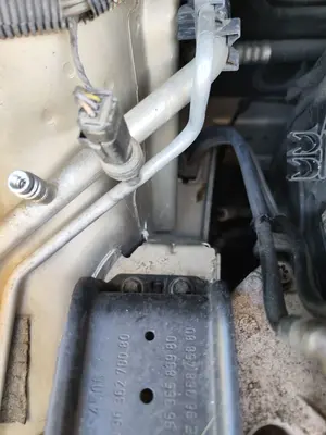 Foto de VALVULA AIRE ADICIONAL CITROEN C4 BERLINA 1.6 16V HDi (90 CV / 66 KW)