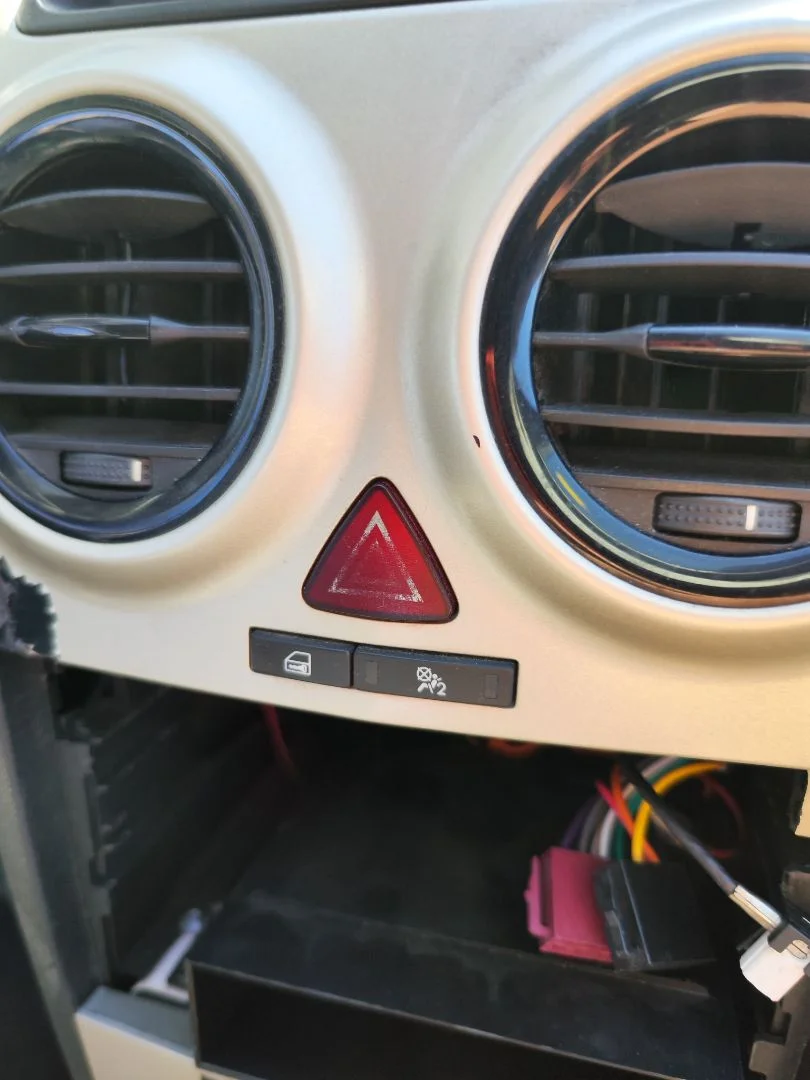 Foto de WARNING OPEL CORSA D 1.2 16V CAT (Z 12 XEP / LB4) (80 CV / 59 KW)
