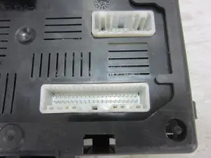 Foto de CAJA RELES / FUSIBLES RENAULT CLIO III 1.5 dCi Diesel (68 CV / 50 KW) referencia 8200652285 foto 3