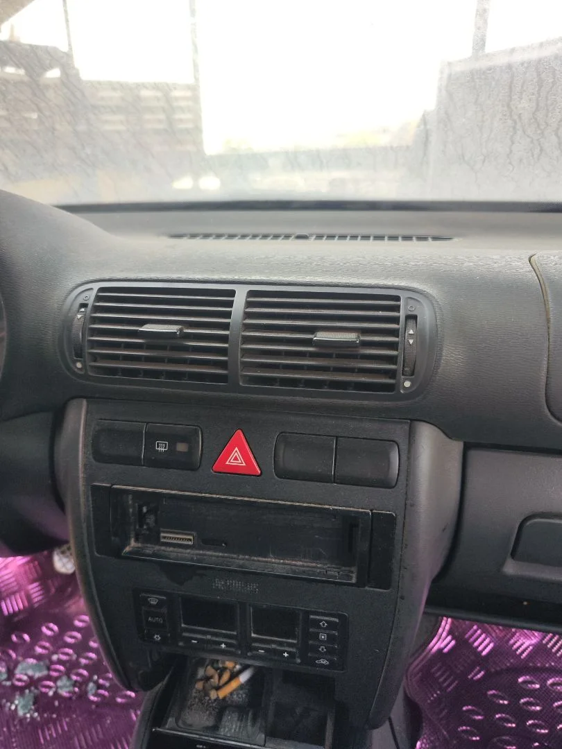 Foto de CONSOLA CENTRAL AUDI A3 (8L) 1.9 TDI (110 CV / 81 KW)