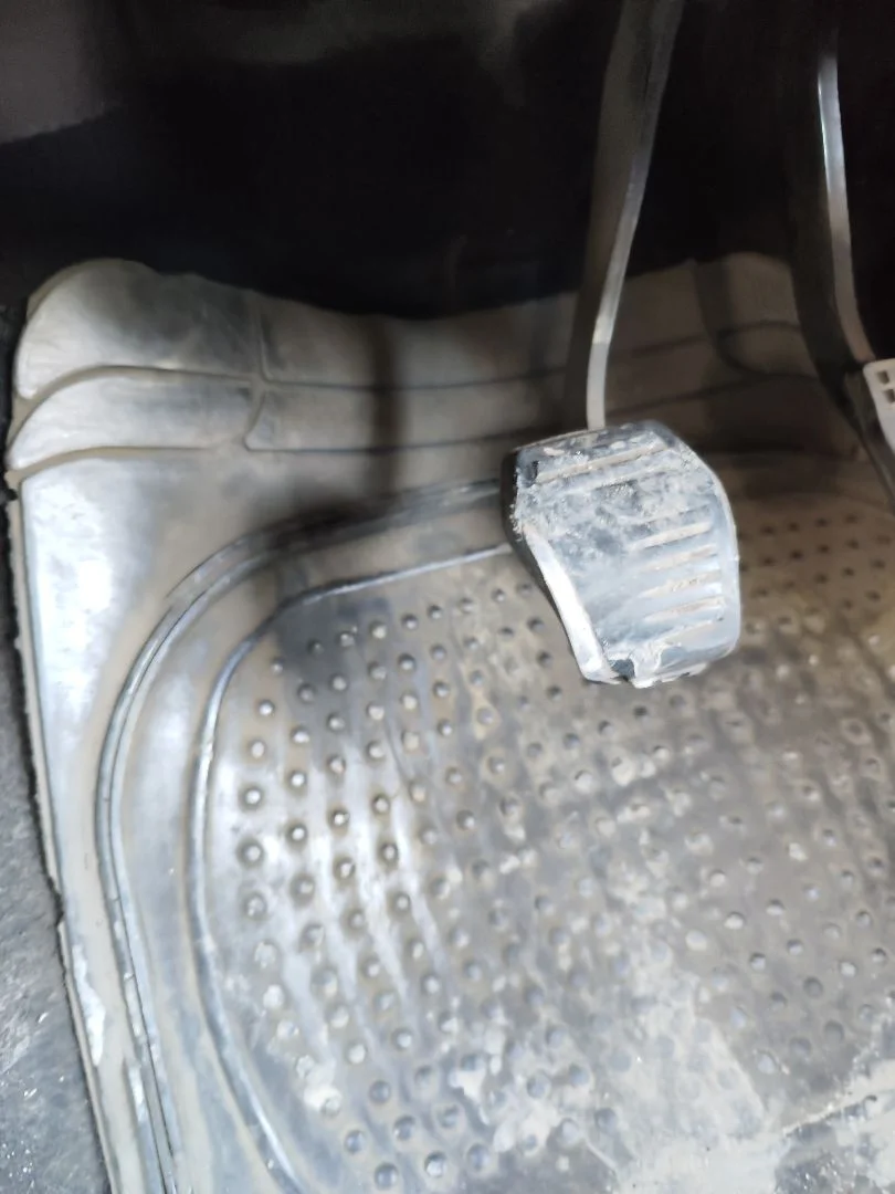 Foto de PEDAL EMBRAGUE FORD FOCUS FAMILIAR (CAK) 1.8 TDCi Turbodiesel CAT (116 CV / 85 KW)