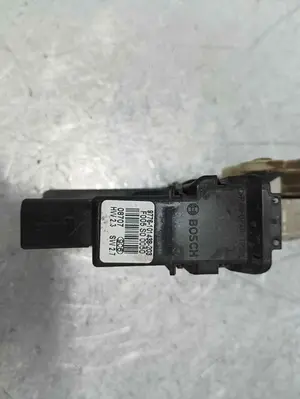 Foto de MOTOR ELEVALUNAS TRASERO DERECHO VOLKSWAGEN GOLF IV BERLINA (1J1)(10.1997) 1.9 TDI (110 CV / 81 KW) referencia 9776101438203 foto 3