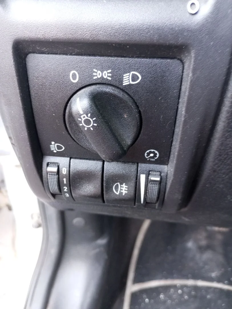 Foto de MANDO LUCES OPEL ASTRA G BERLINA 1.6 CAT (Z 16 SE / L55) (84 CV / 62 KW) referencia 13142074
