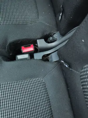 Foto de ENGANCHE CINTURON TRASERO DERECHO PEUGEOT 5008 1.6 HDi FAP CAT (9HZ / DV6TED4) (109 CV / 80 KW)