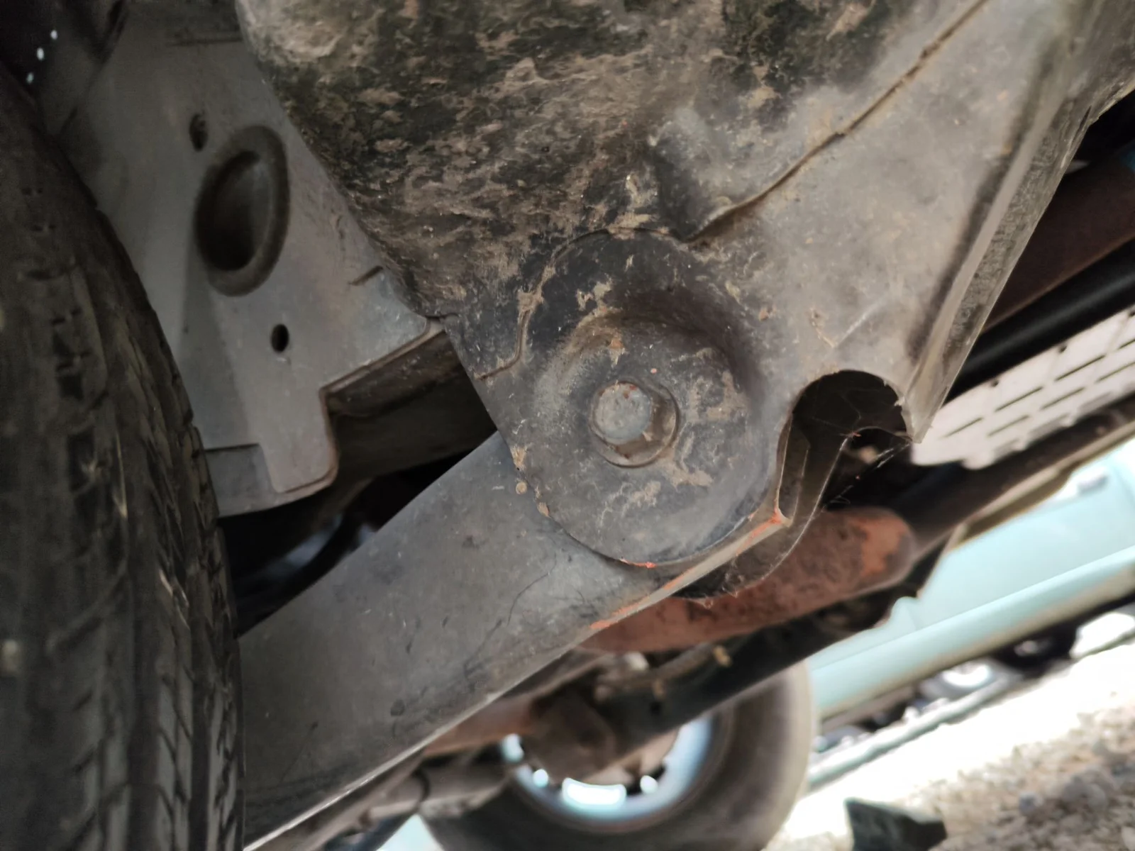 Foto de BRAZO SUSPENSION DELANTERO IZQUIERDO JEEP GRAND CHEROKEE (WJ/WG) 4.0 CAT (190 CV / 140 KW)