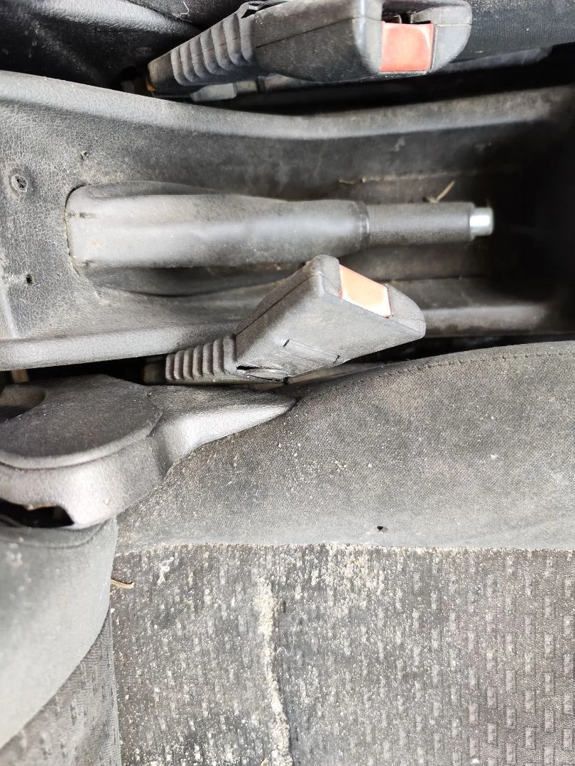 Foto de ENGANCHE CINTURON DELANTERO DERECHO OPEL ZAFIRA A 2.0 DTI (101 CV / 74 KW)