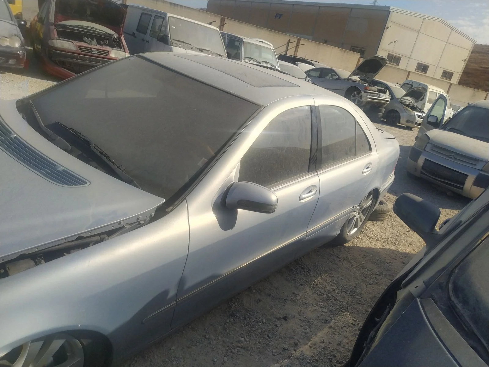 Foto de PUERTA TRASERA IZQUIERDA MERCEDES-BENZ CLASE S (BM 220) BERLINA 5.0 V8 24V CAT (306 CV / 225 KW) referencia A220730010528