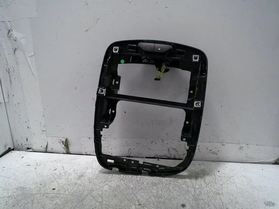 Foto de NO IDENTIFICADO RENAULT CLIO IV GRANDTOUR 0.9 Energy (90 CV / 66 KW) referencia 681043537R