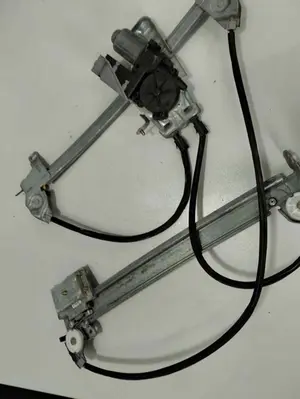Foto de ELEVALUNAS DELANTERO IZQUIERDO CITROEN C3 PLURIEL 1.6 16V CAT (NFU / TU5JP4) (109 CV / 80 KW) referencia 9643369480 foto 3