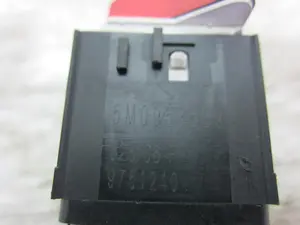 Foto de WARNING VOLKSWAGEN GOLF PLUS V (5M1) 1.6 (102 CV / 75 KW) referencia 5M0953509 foto 4