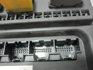 Foto de CAJA RELES / FUSIBLES KIA CERATO (LD) 1.6 CAT (105 CV / 77 KW) referencia 919502F061 foto 7