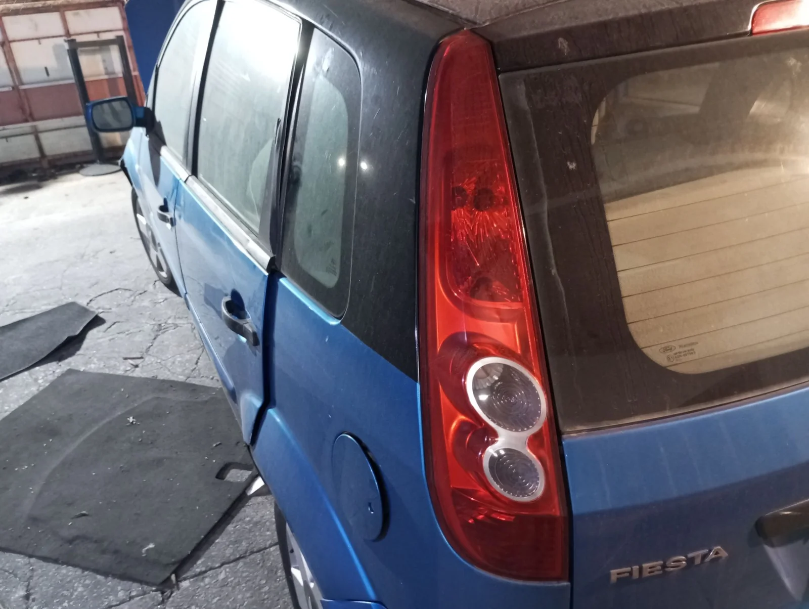 Foto de PILOTO TRASERO IZQUIERDO FORD FIESTA (CBK) 1.4 TDCi CAT (68 CV / 50 KW) referencia 1324578