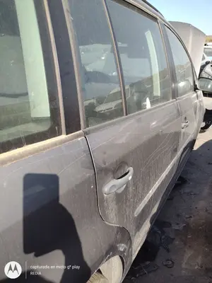 Foto de PUERTA TRASERA DERECHA VOLKSWAGEN TOURAN (1T2) 1.9 TDI (105 CV / 77 KW) referencia 1T0833056S