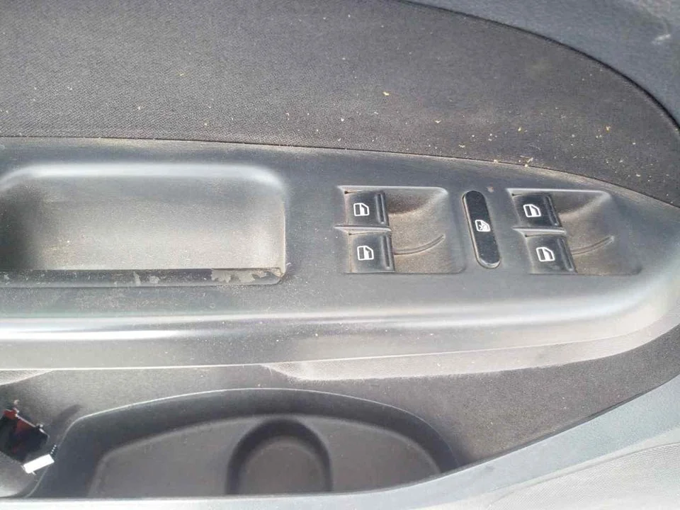 Foto de MANDO ELEVALUNAS DELANTERO IZQUIERDO VOLKSWAGEN TOURAN (1T2) 1.9 TDI (105 CV / 77 KW)