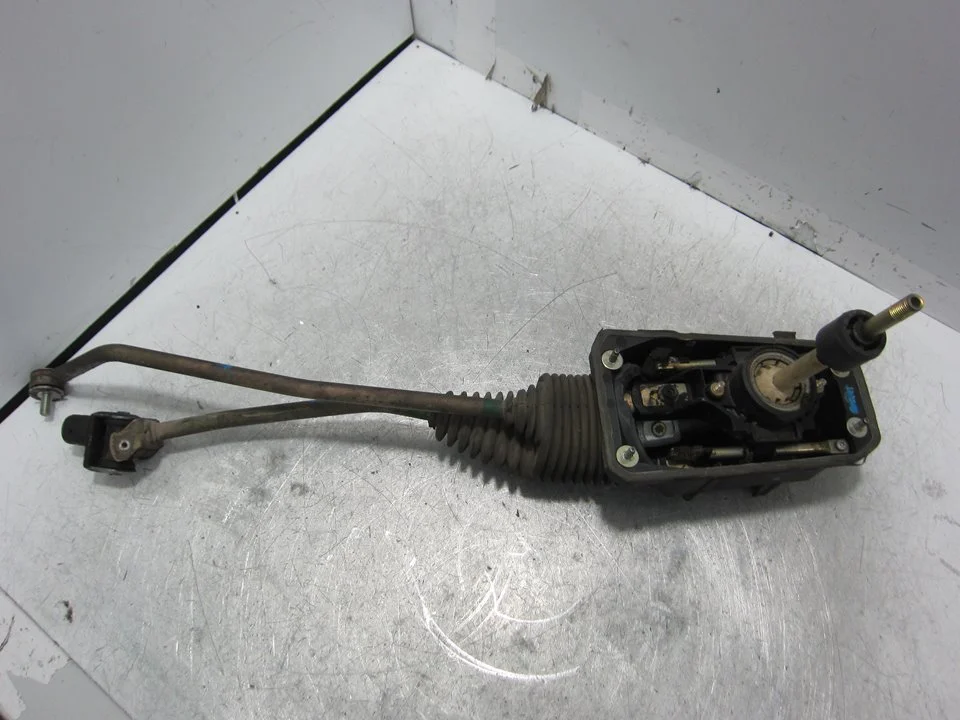 Foto de PALANCA CAMBIO VOLKSWAGEN PASSAT BERLINA (3B2) referencia 4B0711025