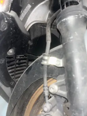 Foto de LATIGUILLO FRENO YAMAHA TMAX 530 530 cm3 - 34 kW (0 CV / 0 KW)