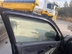 Foto de LUNA DELANTERA IZQUIERDA SEAT CORDOBA BERLINA (6K2)
