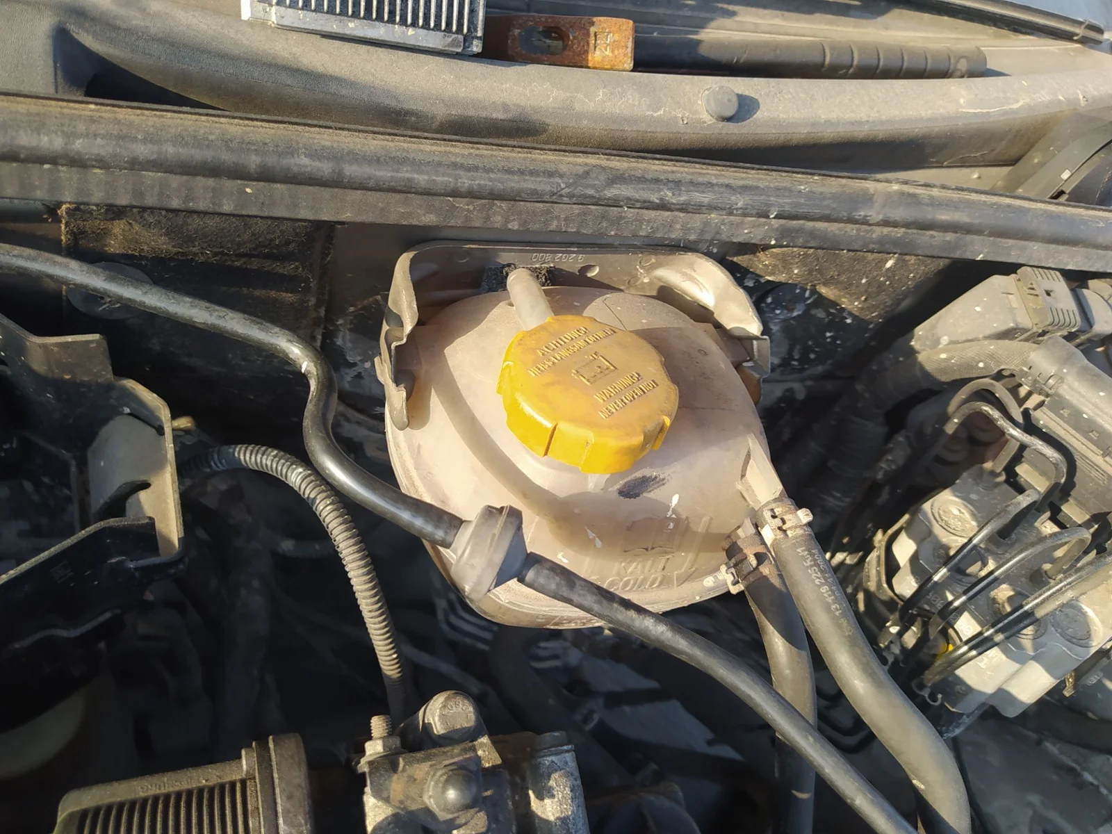 Foto de DEPOSITO EXPANSION OPEL VECTRA C CARAVAN 2.2 16V CAT (Z 22 YH / LCH) (155 CV / 114 KW) referencia 95522493