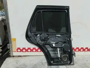 Foto de PUERTA TRASERA IZQUIERDA MERCEDES-BENZ CLASE ML (BM 163) 3.7 V6 CAT (245 CV / 180 KW) foto 5