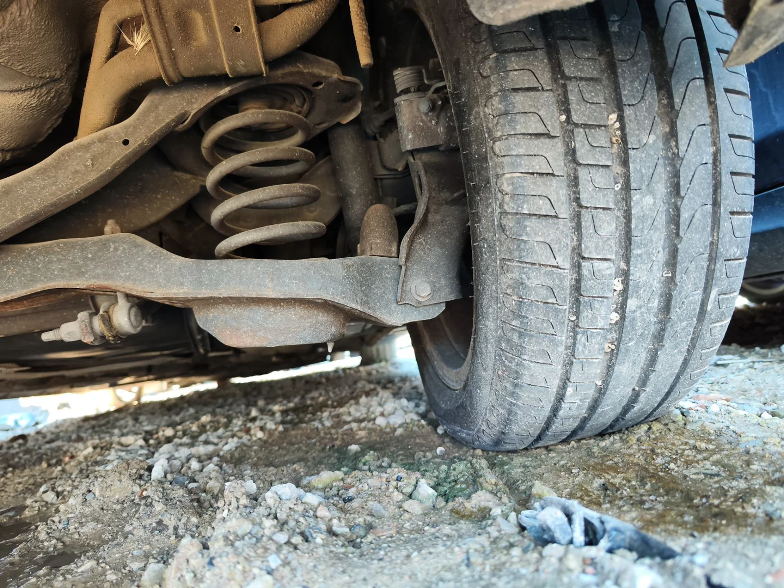 Foto de BRAZO SUSPENSION TRASERO DERECHO FORD C-MAX (CB7) 1.6 TDCi CAT (116 CV / 85 KW)
