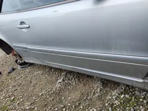 Foto de PUERTA DELANTERA DERECHA MERCEDES-BENZ CLK (BM 208) CABRIO 3.2 V6 18V CAT (218 CV / 160 KW)