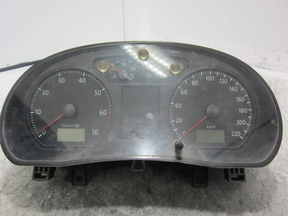 Foto de CUADRO INSTRUMENTOS VOLKSWAGEN POLO IV (9N3) 1.4 FSI (86 CV / 63 KW) referencia 88311330