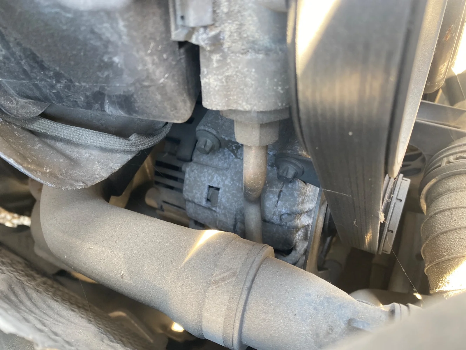 Foto de ALTERNADOR MERCEDES-BENZ CLK (BM 209) CABRIO 1.8 CAT (163 CV / 120 KW)
