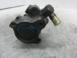 Foto de BOMBA DIRECCION FORD ESCORT BERL./TURNIER 1.6 16V CAT (90 CV / 66 KW) foto 2